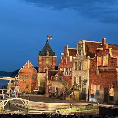 Διαμέρισμα Lotz Mit Drei In Auf Ruegen Putbus