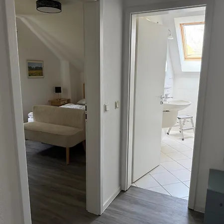 Julia In Einem Mit Drei Apartment